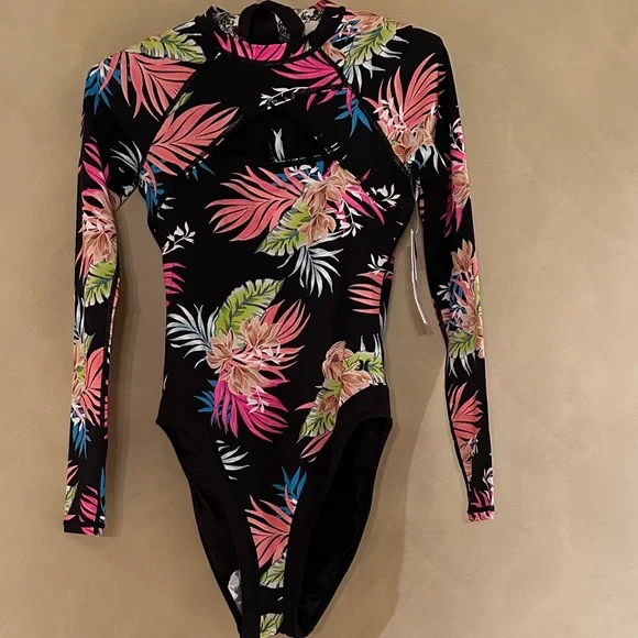 Hurley -Long Sleeve Hana Cross Yoke Surfsuit NWT / Small - Picture 2 of 7